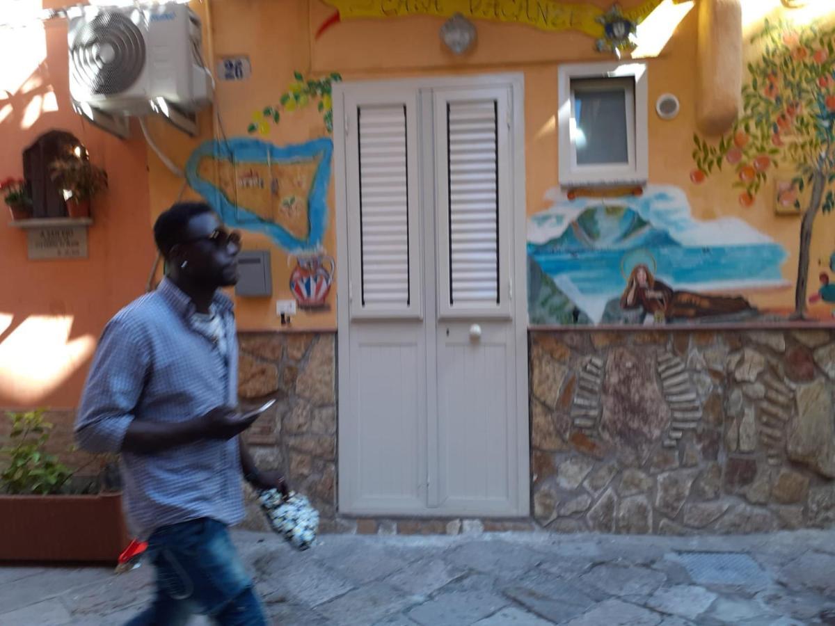 Casa Vacanza Mercato Ballaro' Palermo Exterior photo